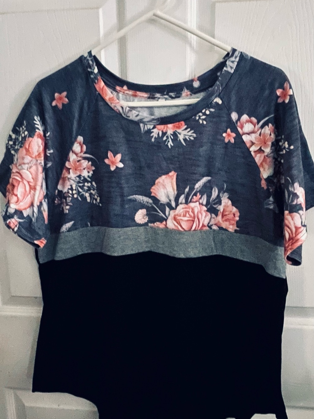 Floral Colorblock Short Sleeve Top - Black & Pink
